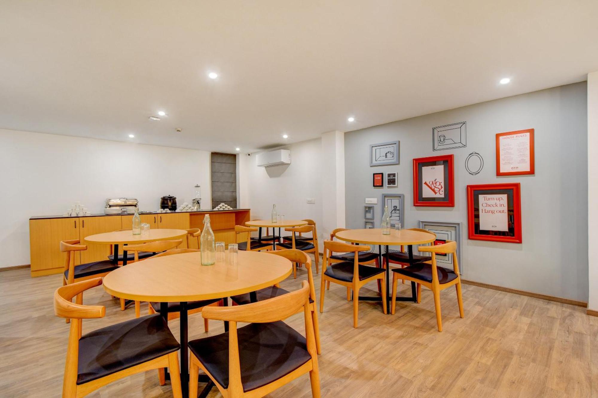 ホテル Super Townhouse 219 グルガウン エクステリア 写真